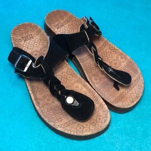 Muk Luks-Size 9-9.5, black, braided sandals